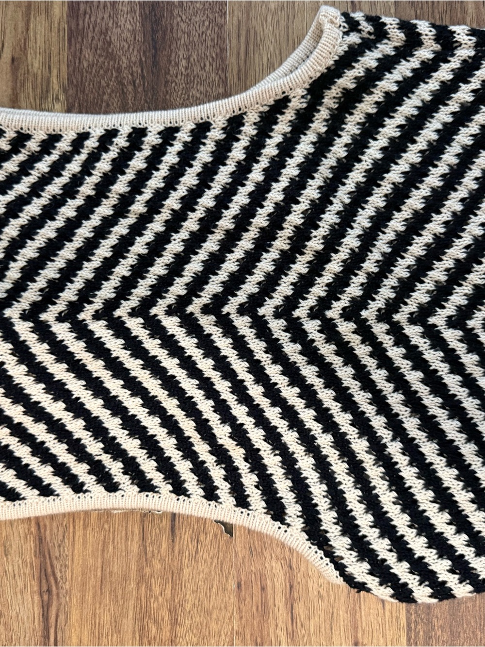 House of Harlow 1960 Black and Cream Chevron Knit Maxi Dress - Picture 7 of 12